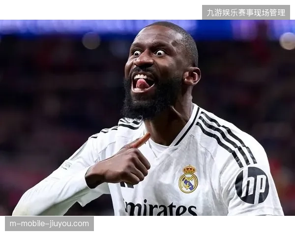 吕迪格是德国队后防线上唯一的稳定领袖，但其搭档人选的持续摇摆为防守体系埋下隐患